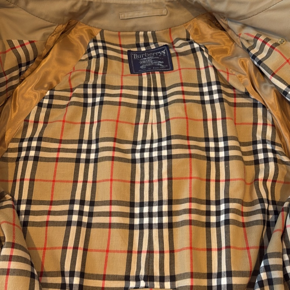 Beautiful Burberry Men’s Trench Coat. Tan size 54 L (EU) 44 L (US). - Picture 5 of 7